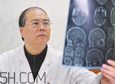 哪些原因可以導(dǎo)致腦死亡？腦死亡和植物人有什么區(qū)別