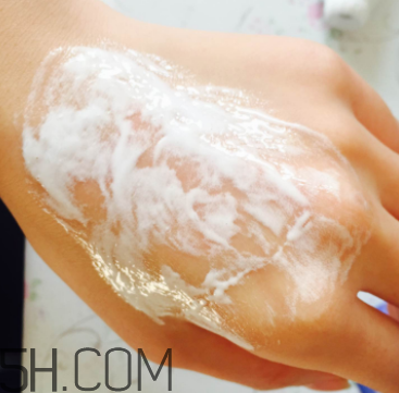 露得清洗卸潔顏露怎么用？露得清洗卸潔顏露好用嗎？