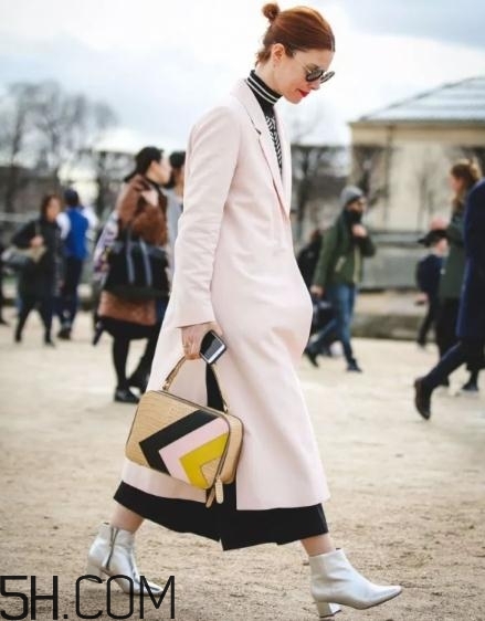 高領(lǐng)毛衣搭配什么外套？高領(lǐng)毛衣怎么搭配外套？