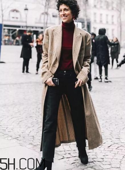 高領(lǐng)毛衣搭配什么外套？高領(lǐng)毛衣怎么搭配外套？