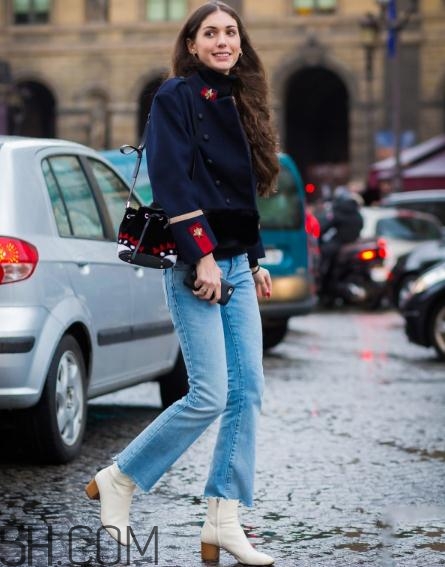 牛仔喇叭褲配什么上衣？牛仔喇叭褲搭配上衣圖片