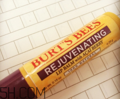 小蜜蜂水果味唇膏哪只好用？小蜜蜂水果味唇膏哪只好聞？