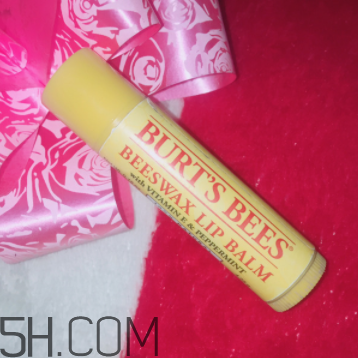 小蜜蜂水果味唇膏哪只好用？小蜜蜂水果味唇膏哪只好聞？