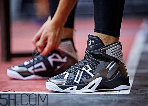 籃球鞋買大還是買??？籃球鞋買大了怎么辦？