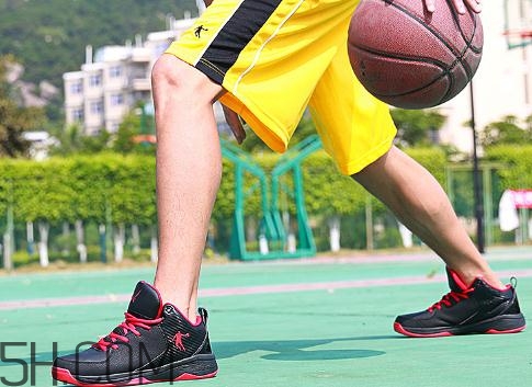 籃球鞋高幫好還是低幫好？籃球鞋高幫和低幫的區(qū)別
