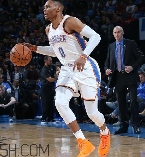 籃球鞋可以當(dāng)跑步鞋嗎？籃球鞋適合跑步嗎？