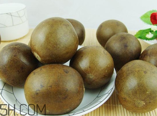 羅漢果是連皮一起泡嗎？羅漢果新鮮的好還是干的好