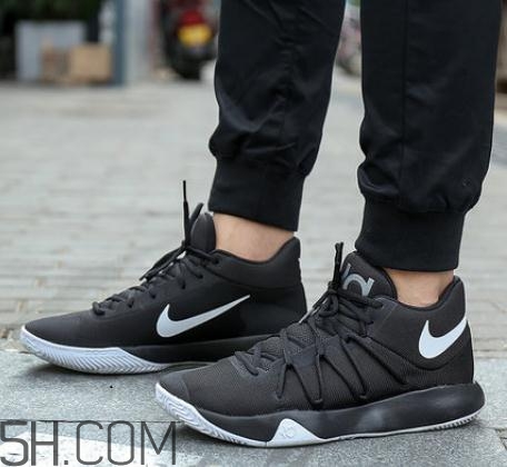 籃球鞋鞋底硬怎么辦？籃球鞋什么底最耐磨？