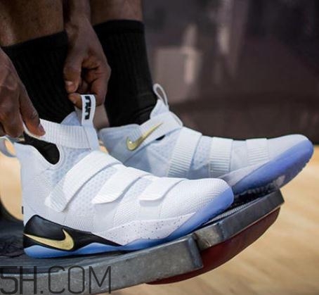 籃球鞋磨腳踝怎么辦？籃球鞋磨腳后跟怎么辦？