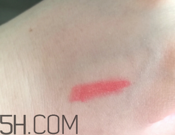 小蜜蜂唇膏筆怎么樣？小蜜蜂唇膏筆好用嗎？