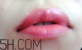 小蜜蜂唇膏筆怎么樣？小蜜蜂唇膏筆好用嗎？