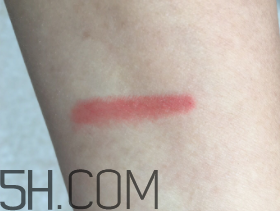 小蜜蜂唇膏筆怎么樣？小蜜蜂唇膏筆好用嗎？