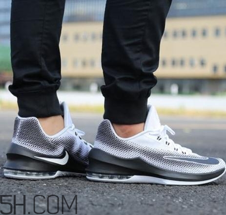 籃球鞋鞋碼偏大嗎？籃球鞋會(huì)越穿越大嗎？