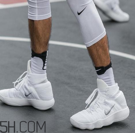 籃球鞋鞋碼偏大嗎？籃球鞋會(huì)越穿越大嗎？