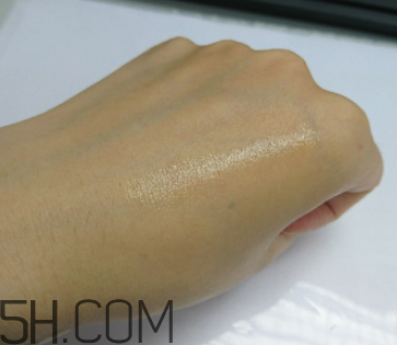 小蜜蜂細(xì)致修護(hù)唇膏怎么樣？好用嗎？