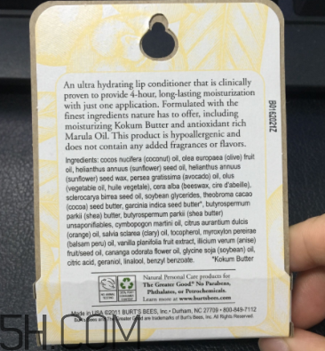 小蜜蜂細致修護唇膏很油嗎？夏天用合適嗎？