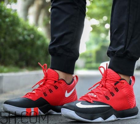 籃球鞋可以登山嗎？籃球鞋可以平時穿嗎？