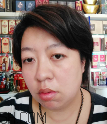 小蜜蜂口紅好用嗎？小蜜蜂口紅試色