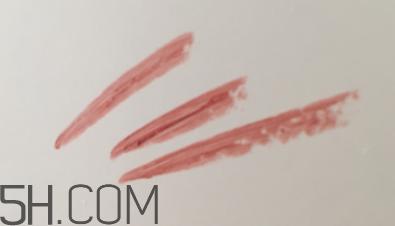 小蜜蜂口紅好用嗎？小蜜蜂口紅試色