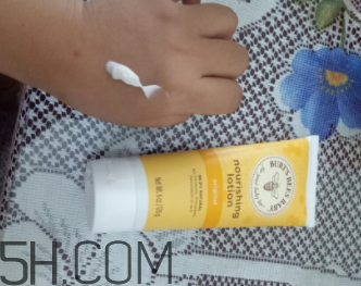 小蜜蜂潤(rùn)膚露怎么樣？小蜜蜂潤(rùn)膚露好用嗎？