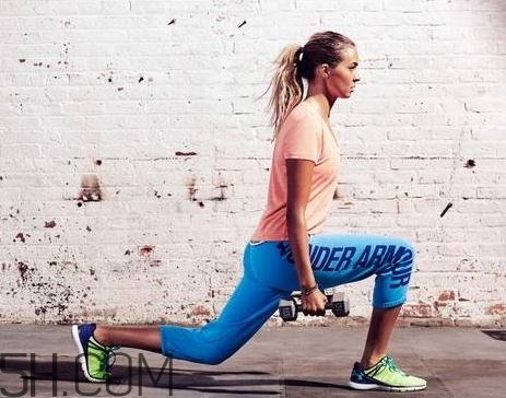 箭步蹲鍛煉哪里肌肉？箭步蹲和深蹲哪個(gè)好？