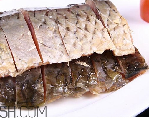 腌咸魚(yú)鹽和魚(yú)的比例是多少？咸魚(yú)一般腌多久才能曬