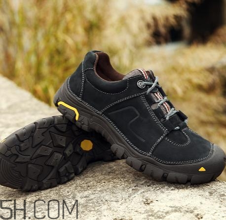 徒步鞋要買大一碼嗎？徒步鞋重嗎？