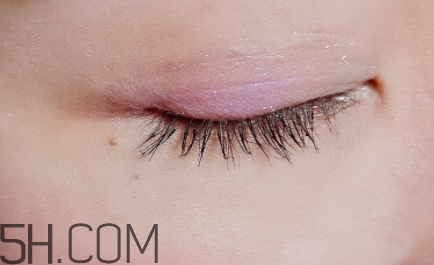 維尼小熊眼影好用嗎？維尼小熊眼影色號試色