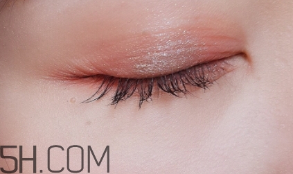 維尼小熊眼影好用嗎？維尼小熊眼影色號試色