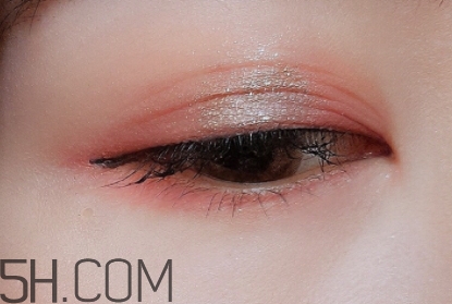 維尼小熊眼影好用嗎？維尼小熊眼影色號試色