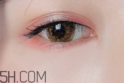 維尼小熊眼影好用嗎？維尼小熊眼影色號試色