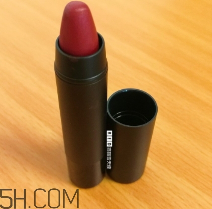 focallure菲鹿兒口紅好用嗎？菲鹿兒口紅色號(hào)試色