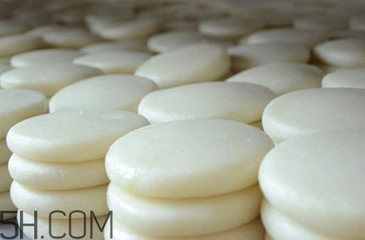 糍粑在常溫能保存多長時(shí)間？炸糍粑之前糍粑要泡一下嗎