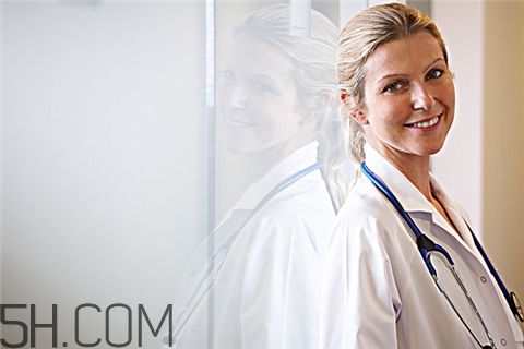 白內(nèi)障要換晶體嗎？白內(nèi)障要做手術(shù)嗎？