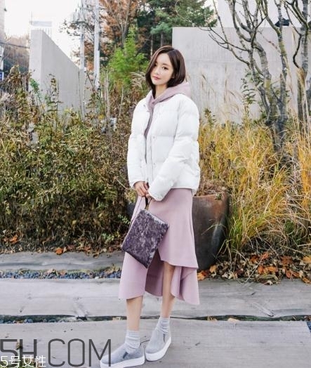 白色羽絨服怎么搭配？白色羽絨服搭配圖片
