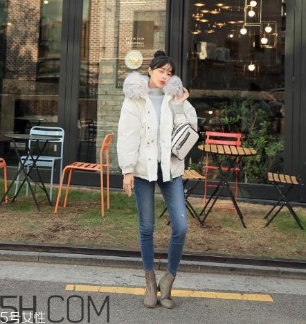 白色羽絨服怎么搭配？白色羽絨服搭配圖片