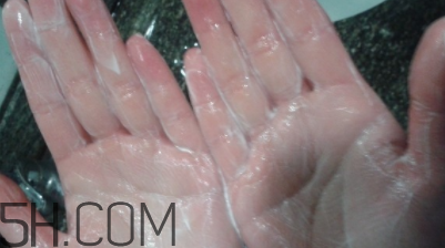 御泥坊黑玫瑰潔面乳怎么樣？御泥坊黑玫瑰潔面乳好用嗎？