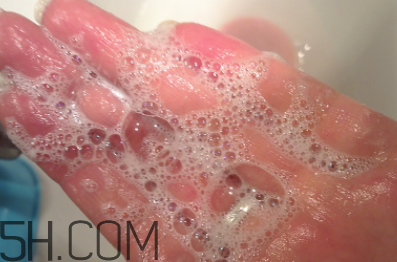 御泥坊黑玫瑰潔面乳怎么樣？御泥坊黑玫瑰潔面乳好用嗎？