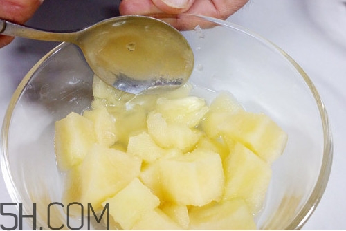 蘋果泥可以祛斑嗎？蘋果泥幾個(gè)月寶寶可以吃