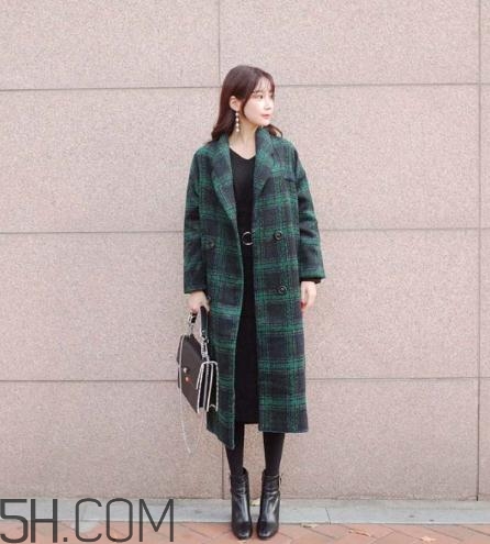 綠色大衣配什么顏色打底衫？綠色大衣里面配什么？