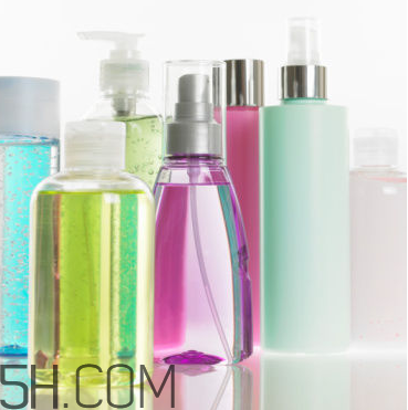 卸妝油會堵塞毛孔嗎？卸妝水卸妝乳和卸妝油的區(qū)別