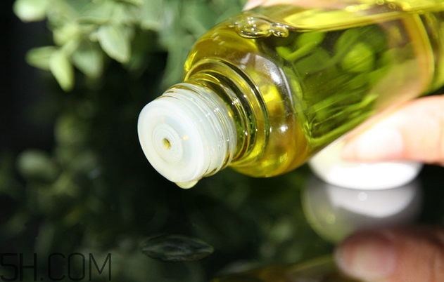 卸妝油可以祛痘嗎？卸妝油的錯(cuò)誤用法