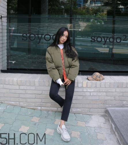 綠色羽絨服怎么搭配？綠色羽絨服搭配圖片