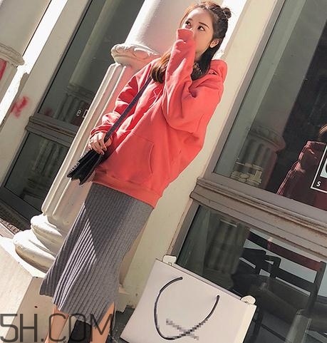 加絨衛(wèi)衣適合什么溫度？加絨衛(wèi)衣和毛衣哪個暖和？