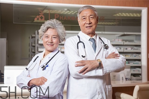 沙眼可以割雙眼皮嗎？沙眼可以做美瞳線嗎？