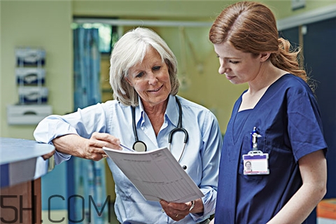 牙周炎用什么漱口水？牙周炎用鹽水漱口好嗎？