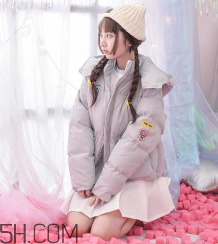 面包服是羽絨服嗎？面包服和羽絨服的區(qū)別