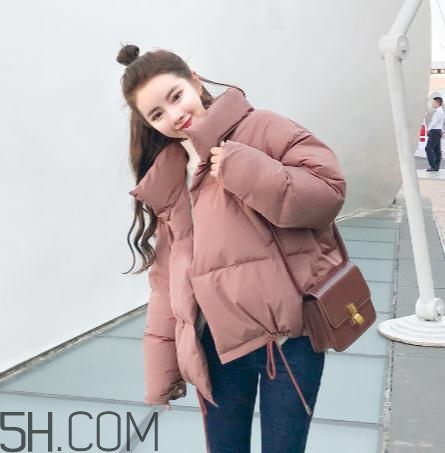 面包服是羽絨服嗎？面包服和羽絨服的區(qū)別