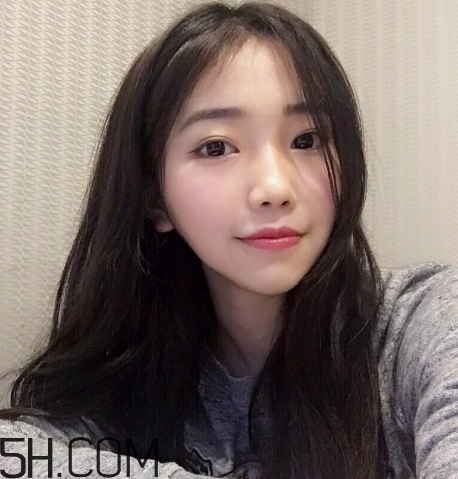 雅詩蘭黛和迪奧口紅哪個好用？雅詩蘭黛傾慕420口紅怎么樣？