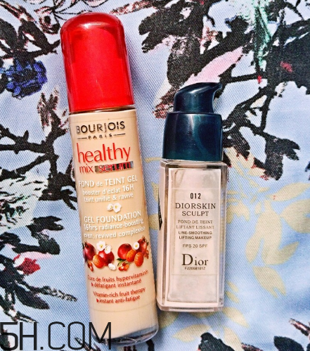 妙巴黎果療美肌粉底液好用嗎？妙巴黎果然和果療粉底液的區(qū)別對比